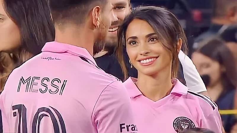 زوجة فابريغاس توضح حقيقة خيانة ميسي لزوجته
