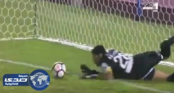 ⁠⁠⁠⁠⁠بالفيديو.. كرة مجنونة ترفض دخول شباك الاتفاق