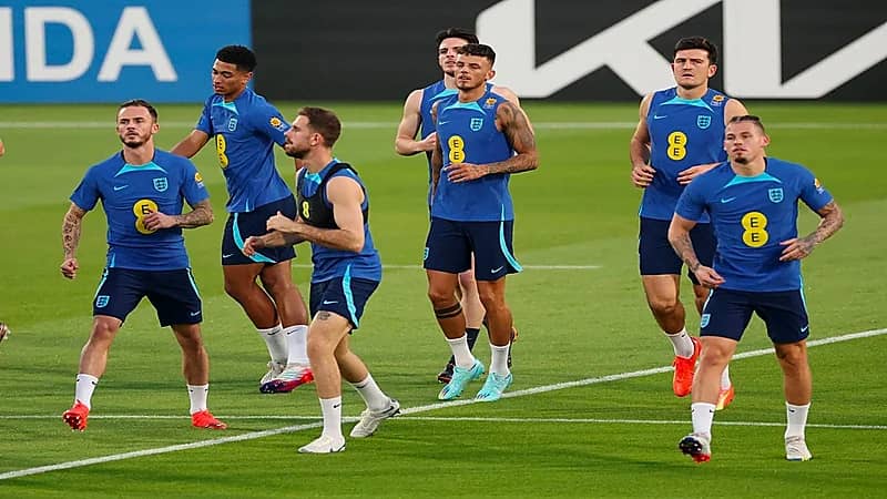 بالفيديو .. صوت الأذان يصدح وسط تدريبات منتخب إنجلترا بالدوحة