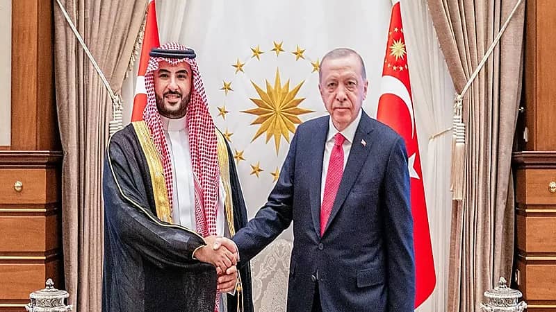 وزير الدفاع يلتقي أردوغان ويبحث معه العلاقات بين البلدين