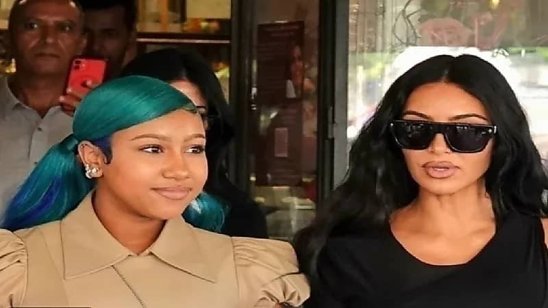 ابنة كيم كارداشيان تثير الجدل بإطلالاتها في روما وميلانو