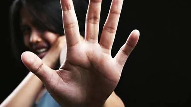 اغتصاب جماعي وتعذيب وحشي لفتاة انتقامًا منها