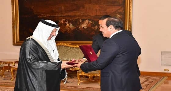 الرئيس السيسي يمنح الوزير " قطان " وشاح النيل