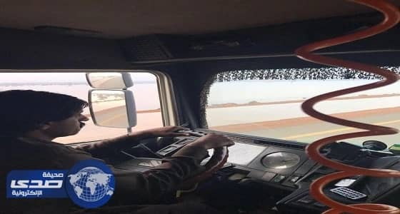 معلمون في الطائف يلجئون لـ « تريلا » لدخول المدرسة