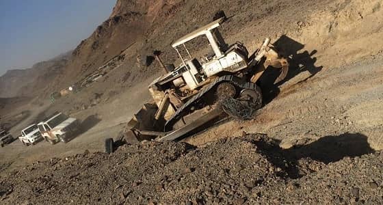 بالصور .. " أمانة المدينة " تزيل 4 تعديات على أراضي حكومية بالعيون