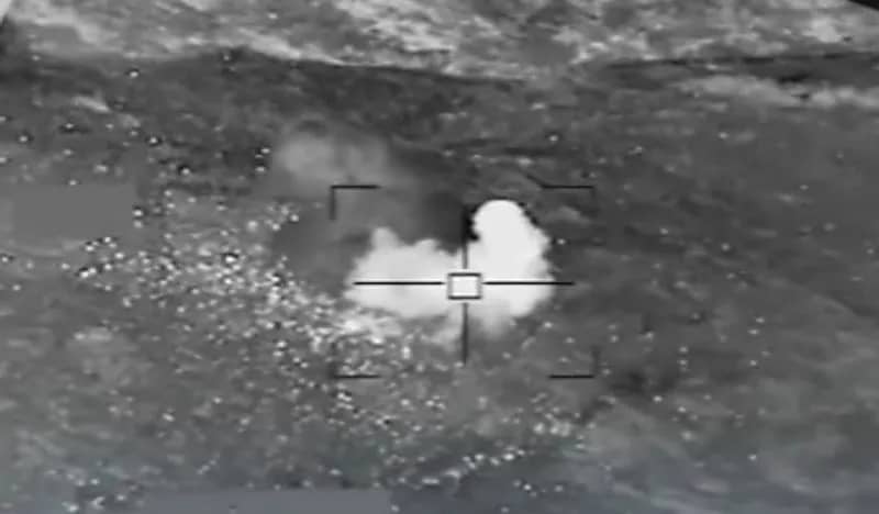 شاهد.. التحالف ينشر لقطات لتدمير 3 طائرات مسيّرة أطلقتها الحوثيين تجاه المنطقة الجنوبية