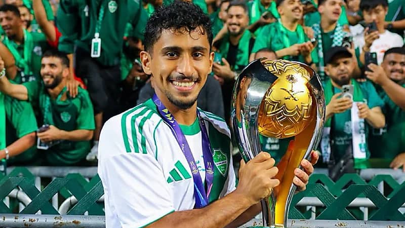 الشباب يفاوض الأهلي لاستعارة سعد بالعبيد