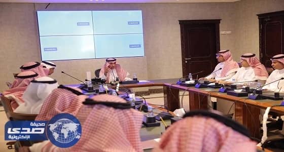 وزير العمل يشدد على مدراء الفروع بتطبيق برنامج التوطين