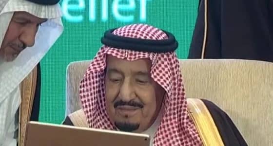 بالصور والفيديو.. خادم الحرمين يدشن المنصة الإلكترونية للمساعدات الإنسانية