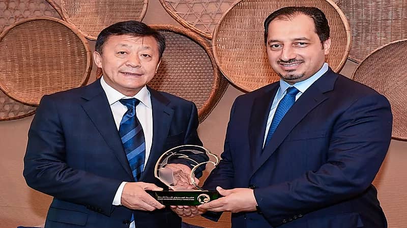 المسحل يلتقي رئيس اتحاد شرق آسيا في طوكيو