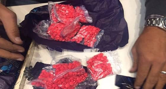 أمن مطار " القاهرة " يضبط راكبًا حاول تهريب المخدرات إلى المملكة