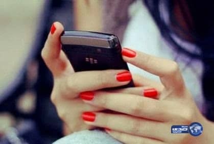 محامية: إذا فتشت الزوجة جوال زوجها يحق له ملاحقتها قانونيًا .. فيديو