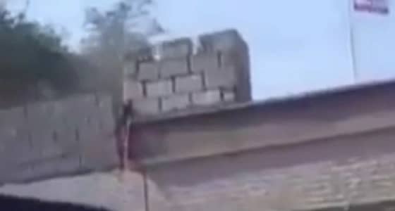 بالفيديو.. النظام الإيراني يلجأ لارتفاع جدران المقرات الحكومية خوفًا من المتظاهرين