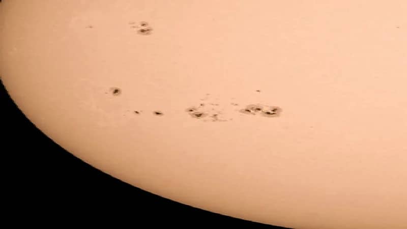 فلكية جدة: رصد بقعة شمسية هائلة في النصف الجنوبي للشمس