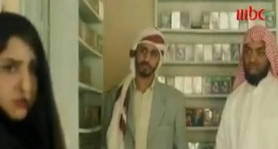 سيدة تطلب شريط أغاني.. والصحوي " سعد " يهاجمها (فيديو)