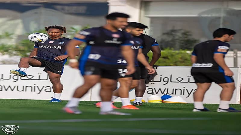 بالصور.. الهلال يجري تدريباته استعدادًا لاستئناف المنافسات
