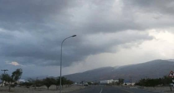الإنذار المبكر يحذر أهالي عسير من سحب رعدية ممطرة