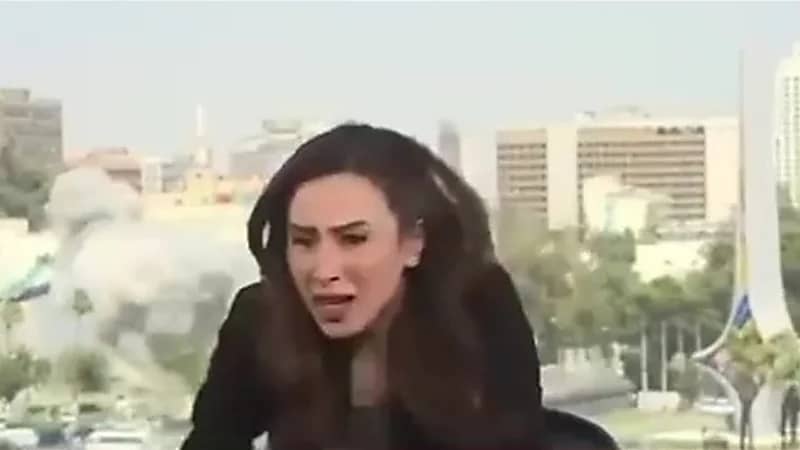 لحظة استهداف مبنى هيئة الأركان في دمشق.. فيديو