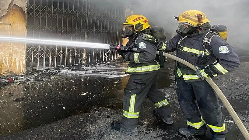 الدفاع المدني بمحافظة العرضيات يخمد حريقًا بمطعم