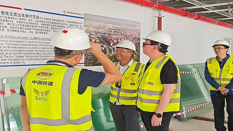 سفير الصين يجري زيارة لموقع مشروع ستاد وسط جدة