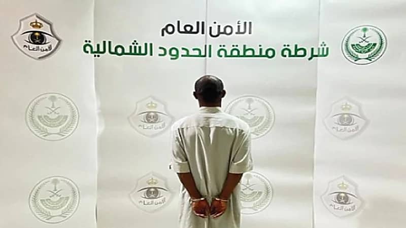 ضبط شخص سرق أجهزة إلكترونية من مرافق عامة بالحدود الشمالية