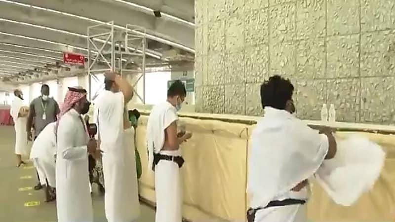 حاج بعد إلقاء الجمرات: الإجراءات ميسرة مع التشديد على التباعد الاجتماعي في المخيمات والحرم المكي