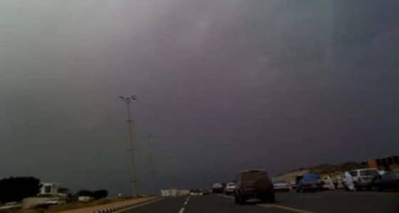 الإنذار المبكر: سحب رعدية ممطرة تحد من مدى الرؤية غدًا على الشرقية