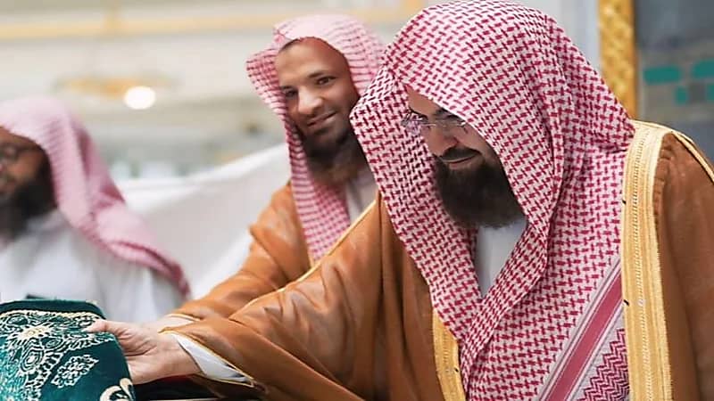 تدشين مركز توعوي بالرواق السعودي بالمسجد الحرام.. فيديو