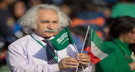 بالصورة.. شبيه " آينشتاين " من مشجعي الأخضر في خليجي 23