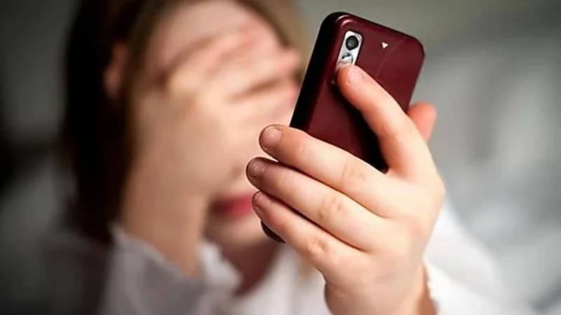 بعد علاقة عاطفية.. شاب يبتز فتاة ويهدد بفضحها