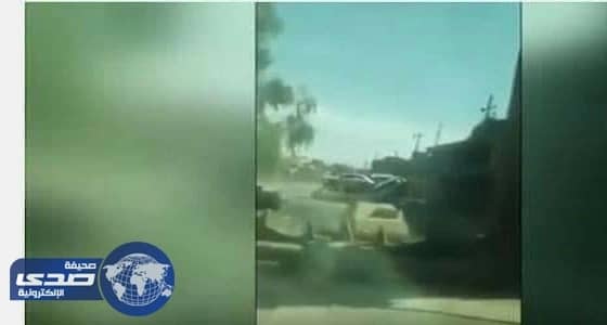 بالفيديو.. عراقي يمنع أحد عناصر داعش من تنفيذ عملية إنتحارية