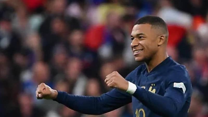 مبابي عن أزمة حقوق صور اللاعبين: الموقف جماعي وأقاتل من أجل زملائي