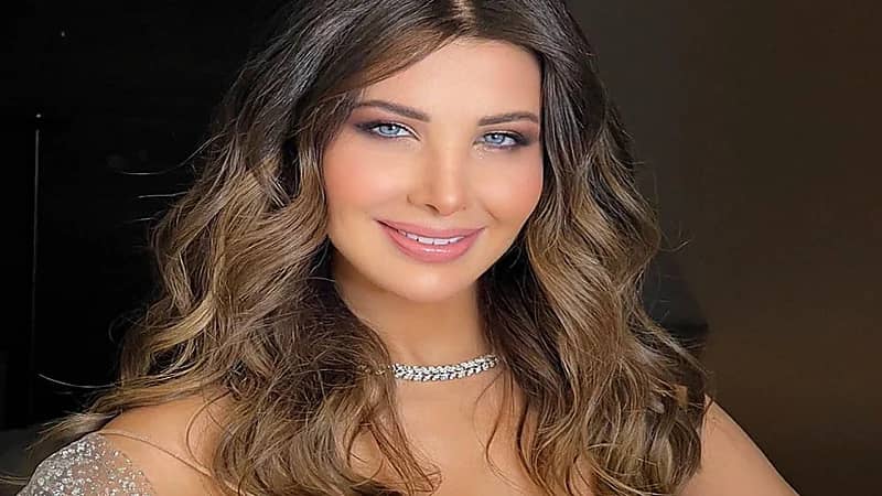 شاعر غنائي يلوح بمقاضاة نانسي عجرم بسبب أخاصمك آه