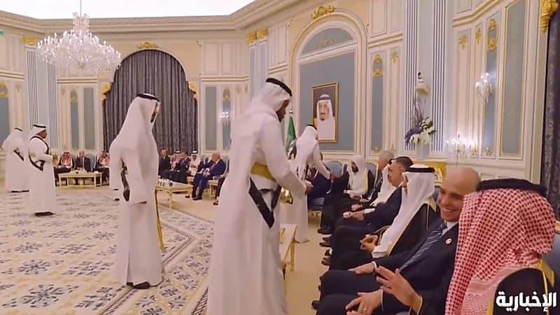 تقديم القهوة السعودية للوفد الأمريكي في قصر اليمامة.. فيديو