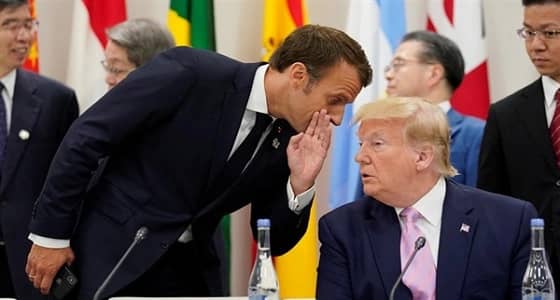 بالفيديو.. ماكرون ينحني ليهمس بأذن ترامب في قمة العشرين