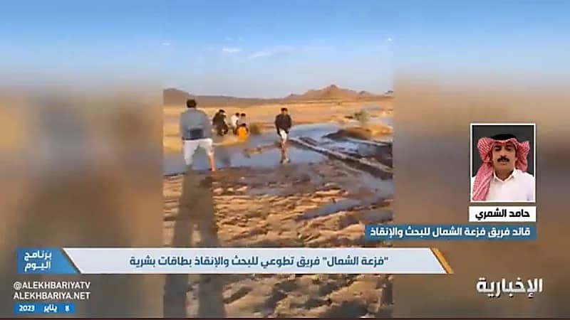 قائد فريق "فزعة الشمال" يروي تفاصيل إنقاذ أسرة علقت سيارتهم في أحد الأودية (فيديو)