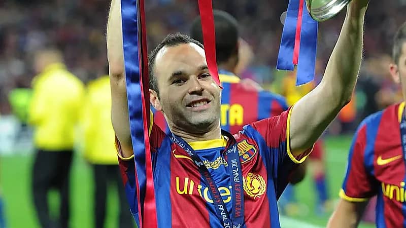 ‎أسطورة برشلونة يعلن اعتزاله كرة القدم نهائيا