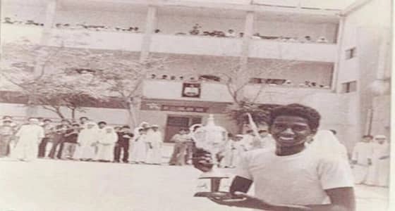 صورة نادرة للكابتن ماجد عبدالله في المرحلة المتوسطة