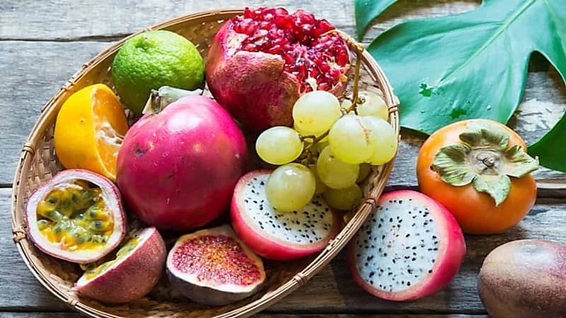 مخاطر تناول الفاكهة الاستوائية في فصل الشتاء