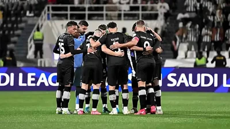 الهلال يحل أزمة الشباب