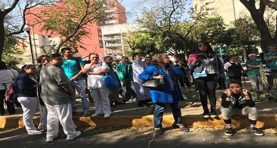 بالصور.. مواطنون يفترشون الخيام في الشوارع خوفا من الزلزال في المكسيك