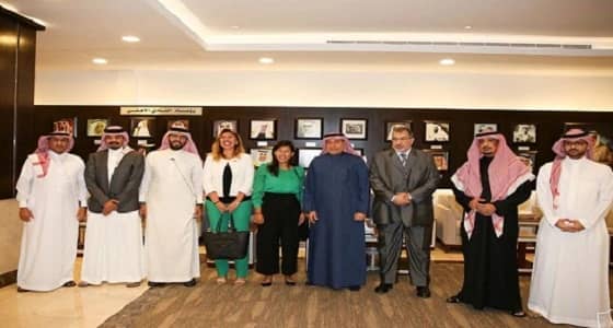 بالصور.. وفد القنصلية الأمريكية بجدة يزور الأهلي