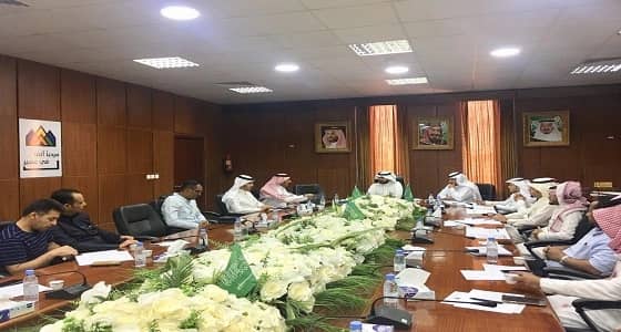 الفيفي يعقد اجتماعاً بمقاولي مشاريع بلدية النماص