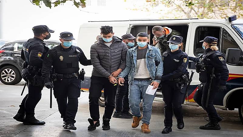 لبنانيون يستغلون توقف رحلتهم لتقديم طلبات لجوء في إسبانيا