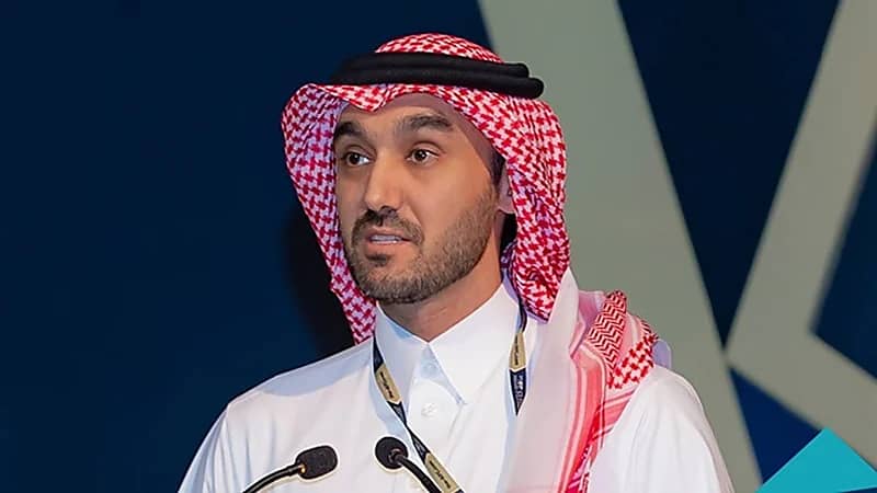 وزير الرياضة للاعبي الهلال: فالكم الفوز والبطولة