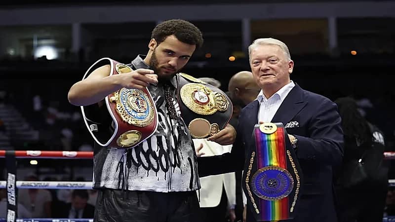 الملاكم البريطاني إيتاوما يؤكد تحقيق أحلامه في الرياض