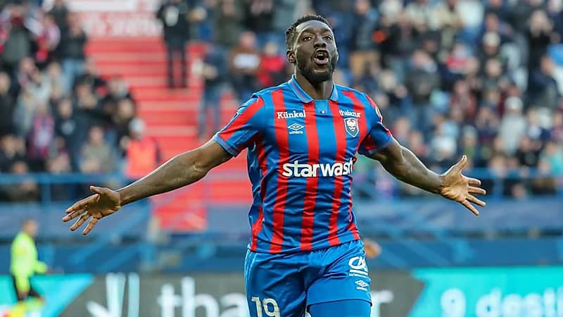 المهاجم اليكساندر ميندي يضع شرط وحيد للانتقال لدوري روشن