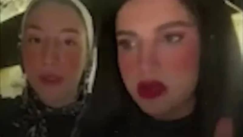 فتاة تثير الجدل بعد طردها من مطعم مصري شهير بسبب الحجاب