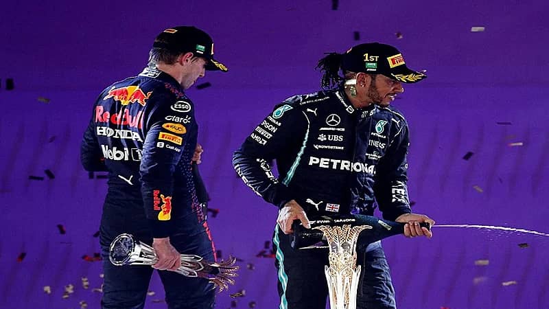 فورمولا1 ..الفائزون يحتفلون بشراب الورد تماشيًا مع تقاليد المملكة