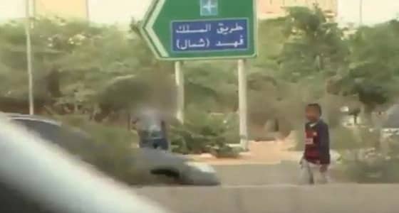 بالفيديو.. مشرف على متسولين يمنع فريق تصوير من الاقتراب